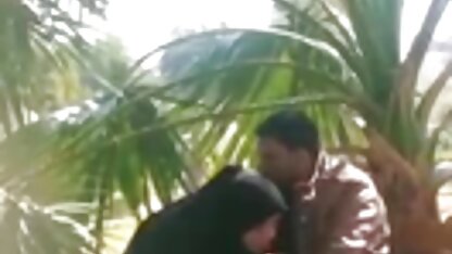 पड़ोसियों के साथ हिंदी फुल सेक्सी मूवी त्रिगुट