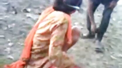 स्तन इतने बड़े हैं कि वे सेक्सी ब्लू फिल्म फुल मूवी किराए को भी कवर करते हैं!