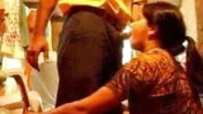 गंजा आदमी डाला मुंह में एक लंबे मुर्गा एक्स एक्स फुल एचडी मूवी और एक चिकनी छेद के काले बालों वाली पत्नी सोफे पर