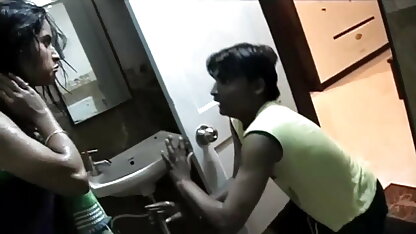 एरिका पेरेंटिंग: चमड़े फुल सेक्सी मूवी की वर्दी और सोने की बेल्ट मुर्गा के लिए दो समलैंगिकों