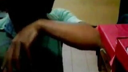 आदमी के लिए आया बीएफ सेक्सी मूवी फुल एचडी में था उसकी प्रेमिका की मरम्मत करने के लिए कंप्यूटर और अपने मुर्गा के सामने वेब कैमरा