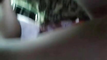 सौतेली माँ पति अगले कमरे में फिल्म सेक्सी फुल सोता है, जबकि सौतेले बेटे बकवास करने के लिए डर नहीं है