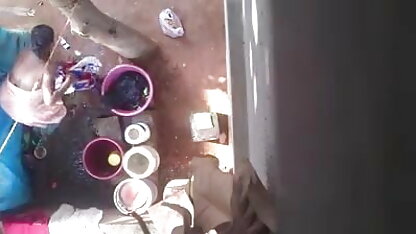 Tanned एशियाई बेकार है और fucks के सेक्सी मूवी बीएफ फुल एचडी साथ एक पीले dildo