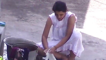 मेरी पत्नी ने बाथरूम में पेशाब नहीं सेक्सी वीडियो फुल मूवी वीडियो किया, लेकिन अपने पैरों पर पेशाब किया